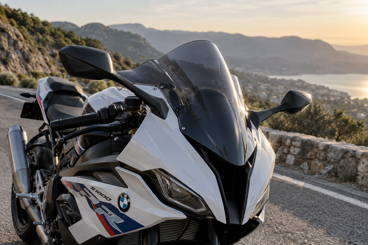 Hvad bruges et dobbelt-kurve motorcykel-windschild til?